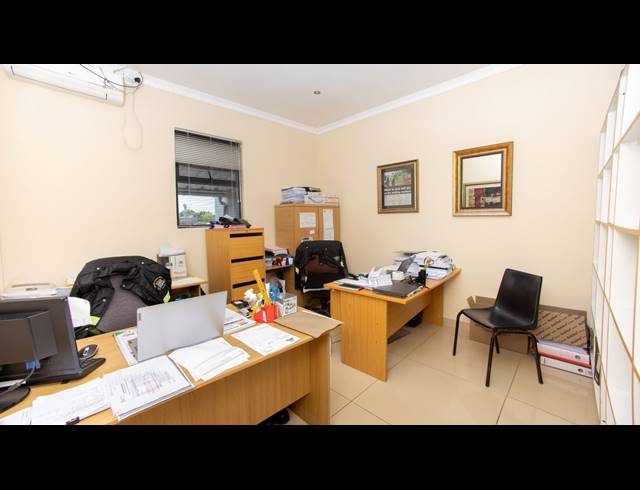 563M² OFFICE FOR SALE IN VINCENT